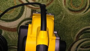 Prodám elektrický hoblík Dewalt D26500 - 7