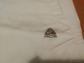 Bílé dámské kalhoty Nike - velikost 38 - 7