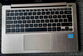 ASUS VivoBook Touch X202E - 7