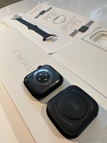 Apple Watch Series 9 GPS 41mm (černé s černým řemínkem) - 7