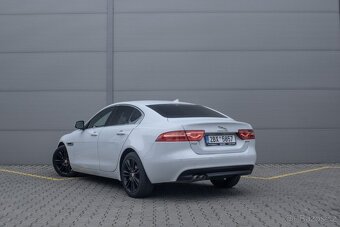 Jaguar XE - 7