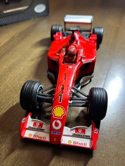 Ferrari F 2001 1:18 - 7