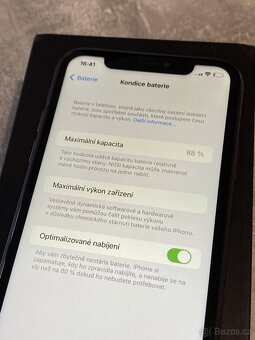 Apple iPhone 11 64Gb Černý - 7