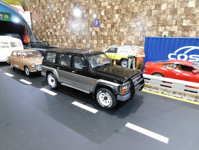 2x model auta Nissan Patrol GR Y60 / GR Y61 Otto mobile 1:18 - 7