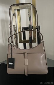 Béžová kožená kabelka značky DKNY - 7