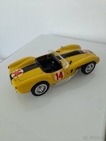 Ferrari 250 Testa Rossa Burago 1:18 žluté - 7