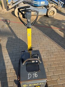 Prodám vibrační desku Bomag 205kg - 7