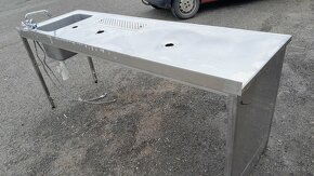 Nerezový výčepní stůl 220x70x90 cm s dřezem - 7
