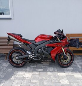 Yamaha R1 - 7