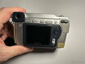 Sony DSC-S70 Cyber-shot Retro - 7