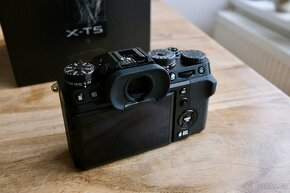 Fujifilm X-T5 telo + klec + monitor Feelworld + příslušenstv - 7