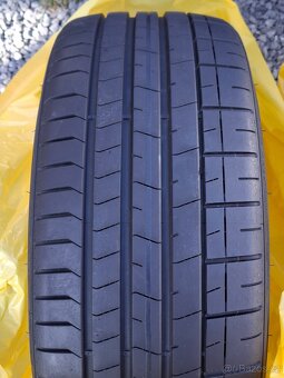 Pirelli  235/35 R19 - 7