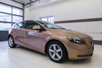 Volvo V40 2016  2.0 T3 112kW man. navigace ,výhřev, bi-xenon - 7