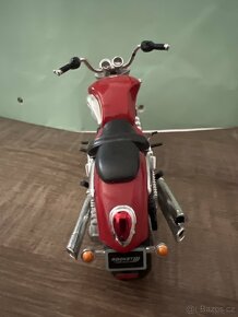 Model Triumph Rocket III 1:18 - červený - 7