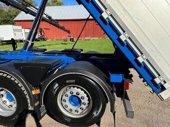 Volvo FM 420 8x4 sklápěč s hydraulickou rukou - 7