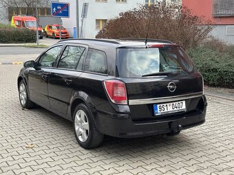 Opel Astra H 1.6 16V Caravan Combi ALU kola Původ ČR Tažné - 7