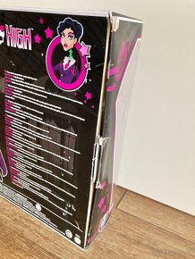 Monster high ředitelka Krváková a kůň s krabicí - 7