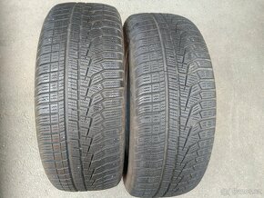 Prodám 2 pěkné zimní gumy Hankook Cept 205/55 R17 DOT 2722 - 7