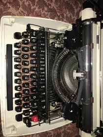 Consul model 2226 - klasický psací stroj s kufrem - 7