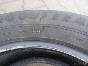 215/65/17 zimní pneu goodyear 2ks - 7