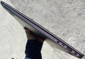 Asus ZenBook UX305F - 7