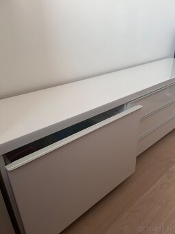 Ikea Besta Burs TV stolek lesklá bílá - 7