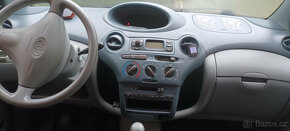 Prodám auto Toyota YARIS - 7