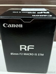 Canon RF 85mm F2 MACRO IS STM + sluneční clona - 7