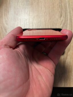 iPhone 11 128 GB RED Product - 7