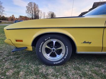 Ford Mustang Convertible - 7