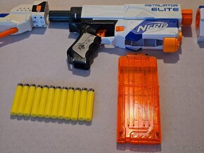 NERF Elite Retaliator + 12 šipek Accustrike - 7