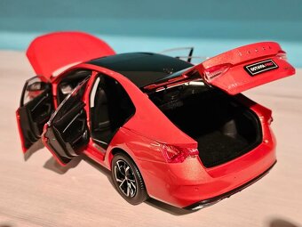 ŠKODA  OCTAVIA PRO ORANGE/FAW 1:18 - 7