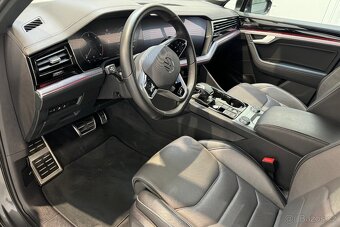 Volkswagen Touareg R-Line 3.0 - 7