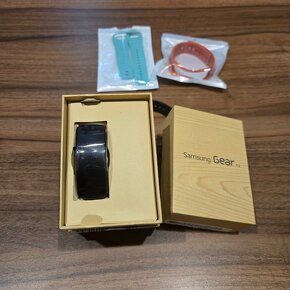 Chytrý náramek Samsung Gear Fit (SM-R350) - 7