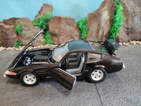 prodám model 1:18 ferrari 365GTB/4 - 7