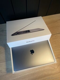 Macbook Pro 13 2019, i5, 8 GB, 256 GB, Touch Bar - 7