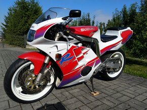 Suzuki GSX-R 400 - 7