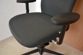 Kancelářská židle - Vitra ID Soft pc 22 700,- - 7