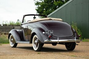 Ford V8 Roadster Deluxe - 7