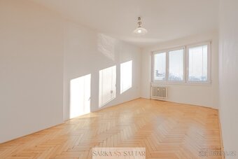 Pronájem prostorného, světlého 2+kk 49m2, balkón 2m2, sklep  - 7