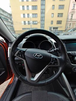 Prodám Hyundai Veloster 1.6.-SENZORY-VYHŘ.SEDAD.-KLIMA Rok v - 7