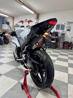 Yamaha YZF-R125 2011 23000KM TOP STAV ZÁRUKA - 7