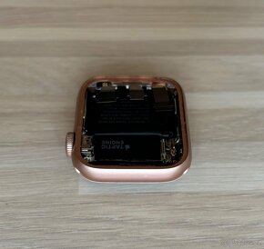 Apple watch 4 40mm- vadny dotek - 7