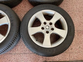 Originalní ALU kola Škoda 5x112 r16 zimní pneu 6mm - 7