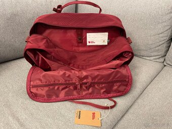 Prodám batoh značky Fjällräven Kanken Weekender Ox Red - 7