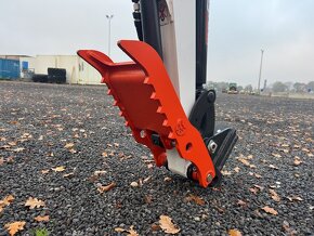 Bagr Bobcat E19 Mini rypadlo - 7