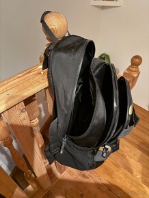 Prodám školní batoh Baagl SKATE BACKPACK GOLD - 7