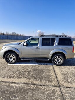 Nissan Pathfinder 4x4 140kw, rok 2010 - 7