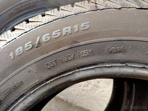 Zimní pneumatiky 185/65 R15, vzorek 2x 8,5 mm, 2x 7mm - 7