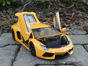 Lamborghini Aventador LP700-4 1:18 Welly FX - 7